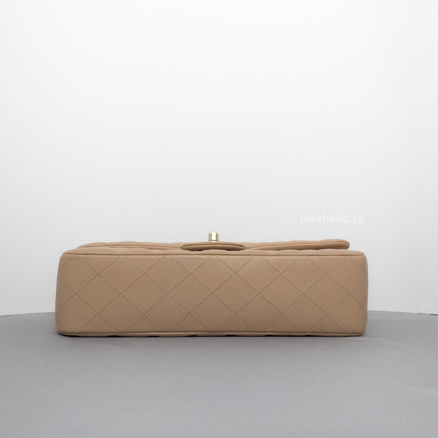 Classic Flap Medium | 19B Dark Beige Caviar Light Gold Hardware