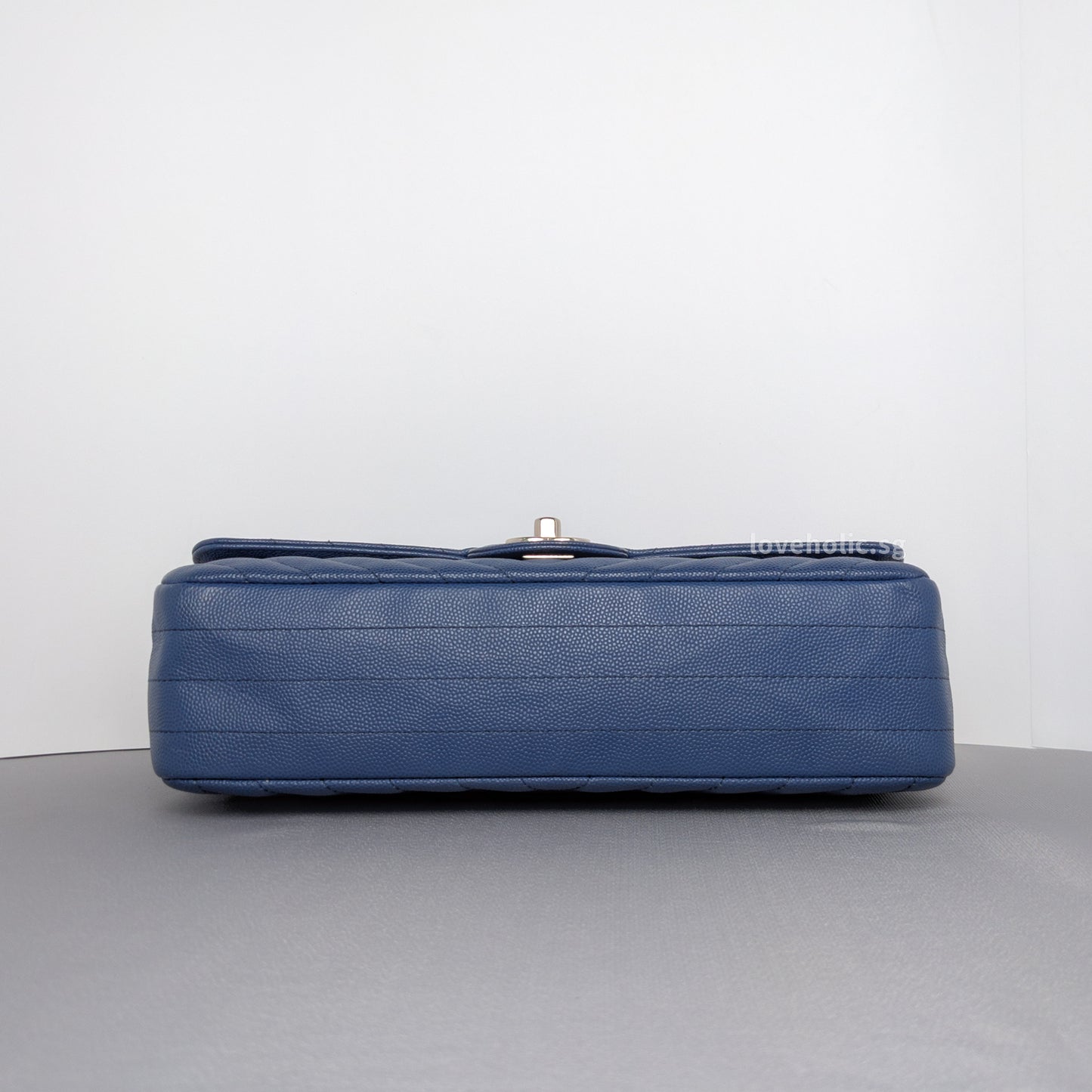 Classic Flap Chevron Medium | Navy Caviar Silver Hardware