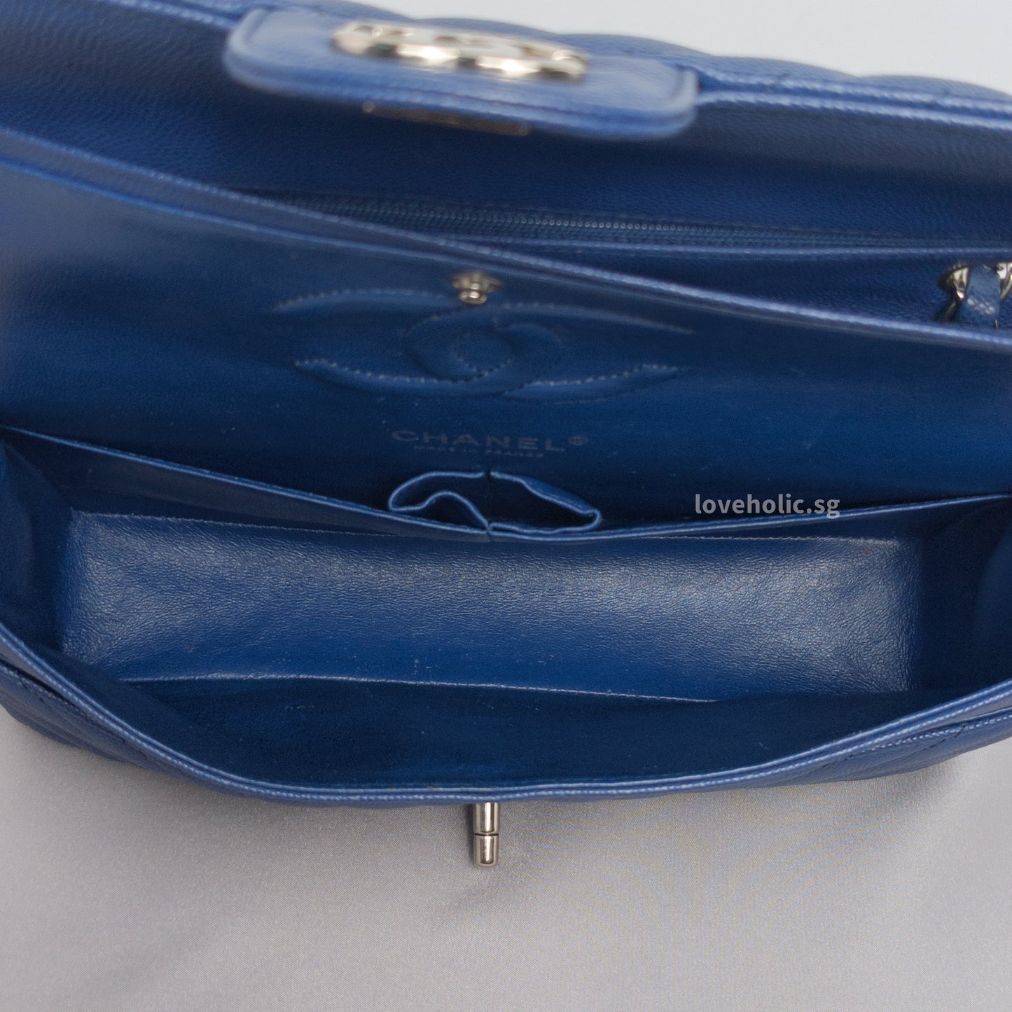 Classic Flap Chevron Medium | Navy Caviar Silver Hardware