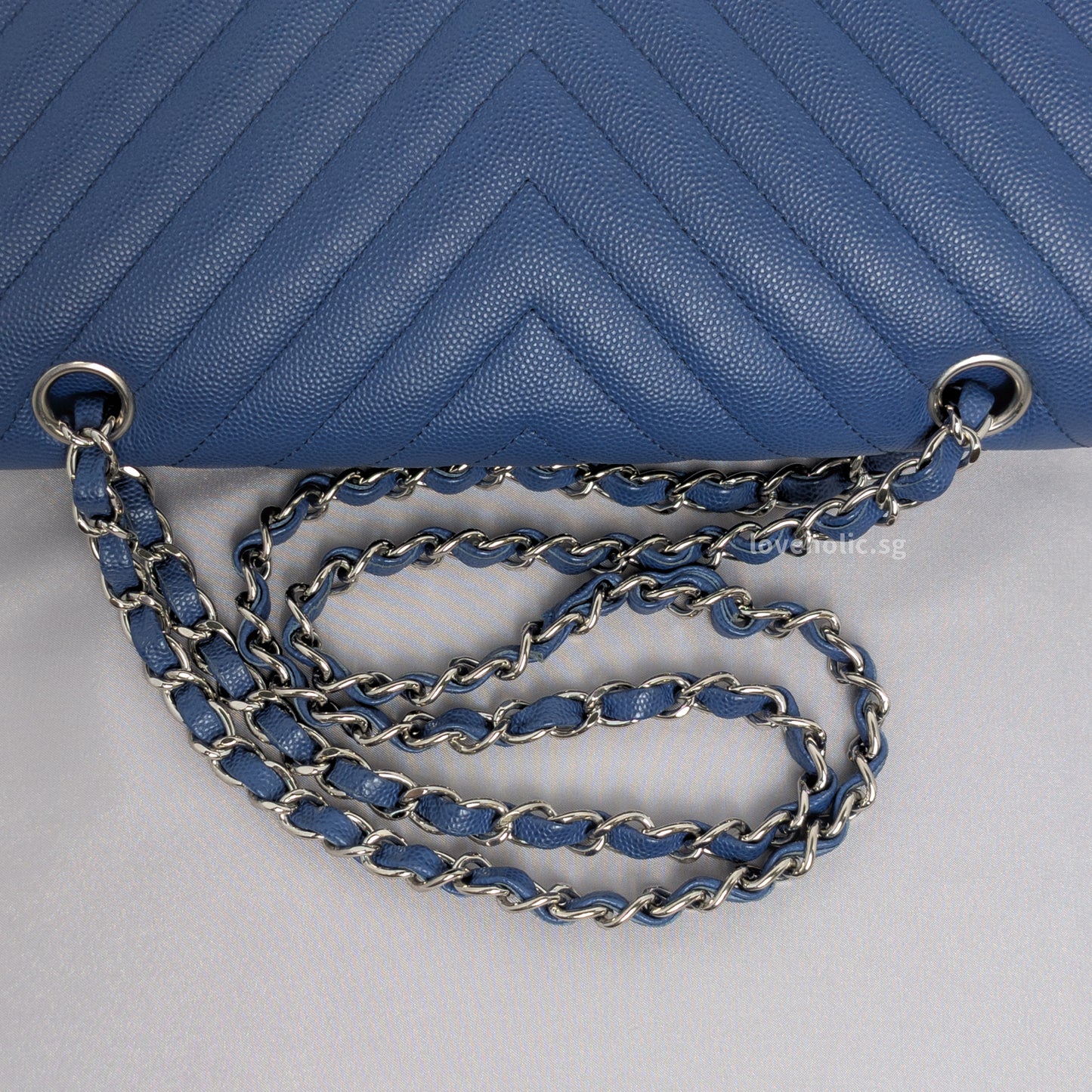 Classic Flap Chevron Medium | Navy Caviar Silver Hardware