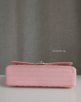 Classic Flap Chevron Medium | 21S Light Pink Caviar Light Gold Hardware