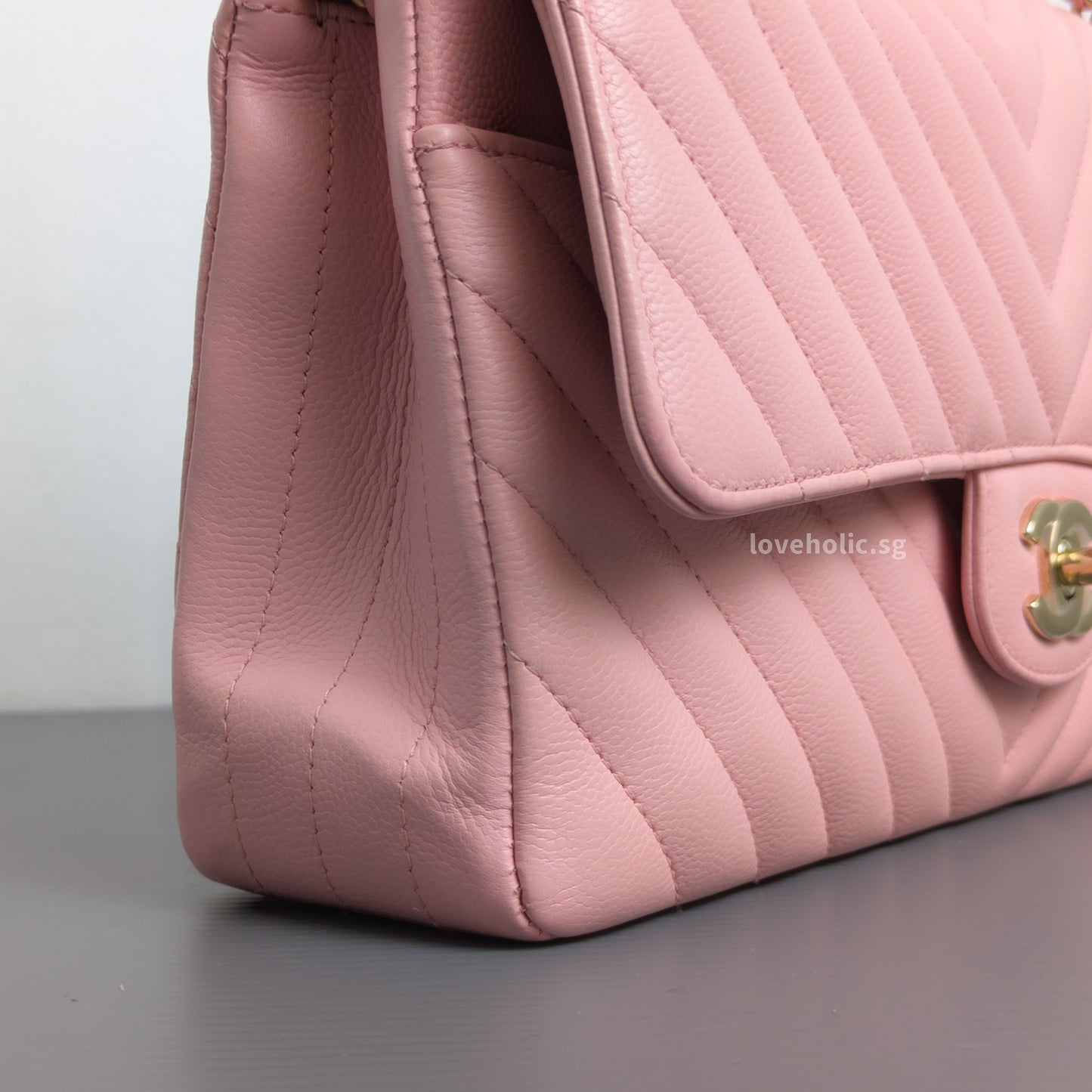 Chanel Classic Flap Chevron Medium | 21S Light Pink Caviar Light Gold Hardware-details