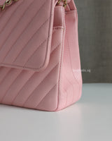 Classic Flap Chevron Medium | 21S Light Pink Caviar Light Gold Hardware