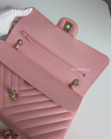 Classic Flap Chevron Medium | 21S Light Pink Caviar Light Gold Hardware