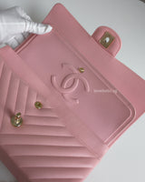 Classic Flap Chevron Medium | 21S Light Pink Caviar Light Gold Hardware