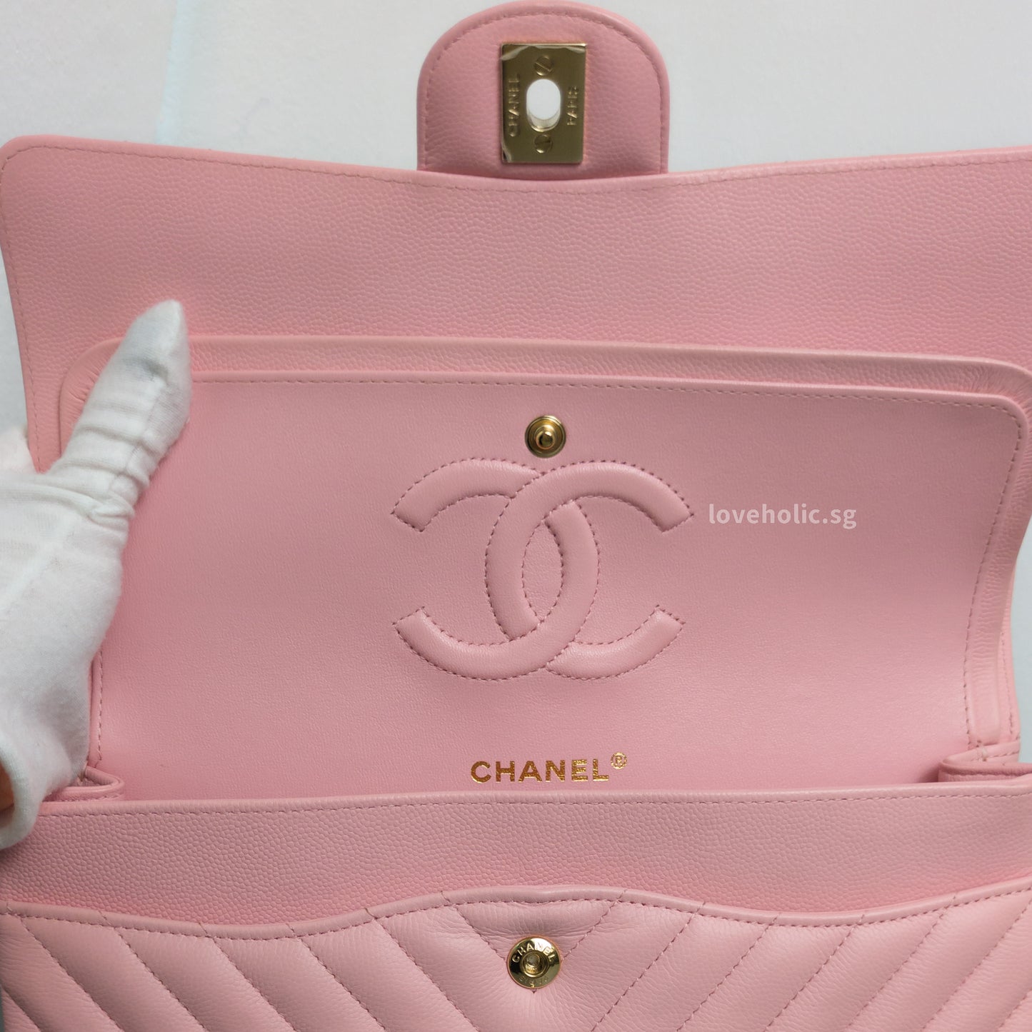 Chanel Classic Flap Chevron Medium | 21S Light Pink Caviar Light Gold Hardware-details