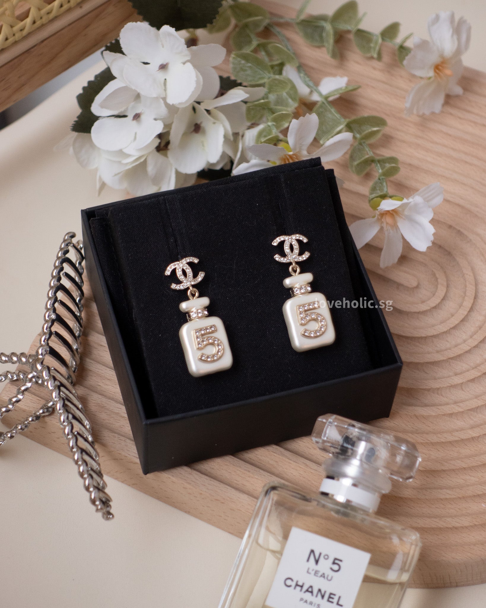 Chanel number 2025 5 earrings