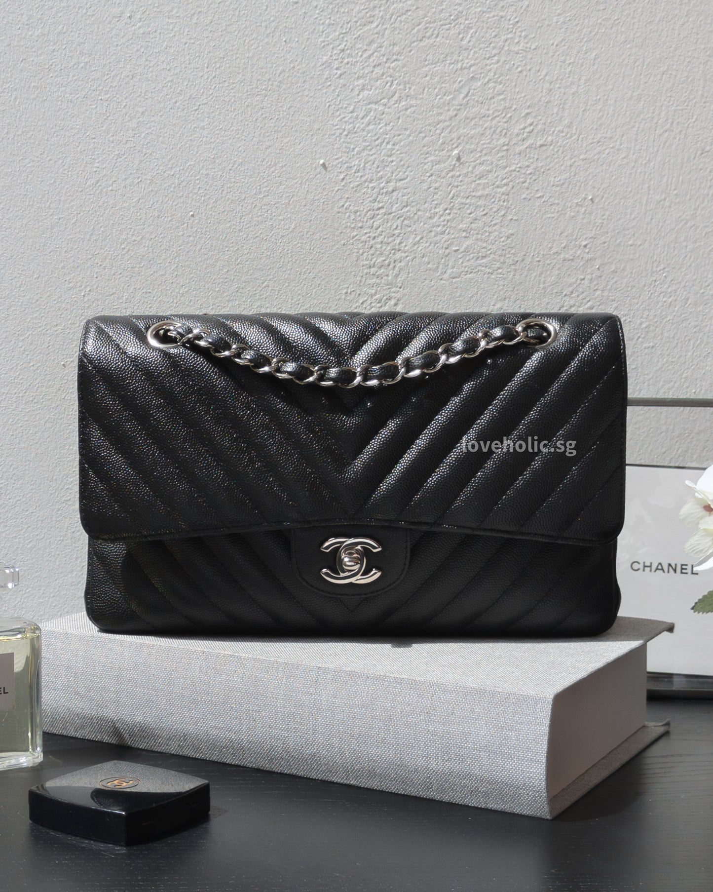 Chanel Classic Flap Chevron Medium | Black Caviar Silver Hardware-front