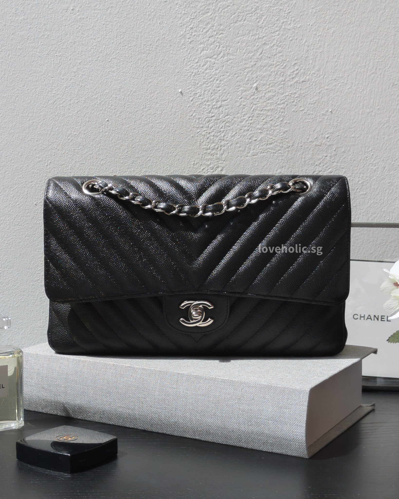 Chanel Classic Flap Chevron Medium | Black Caviar Silver Hardware-front