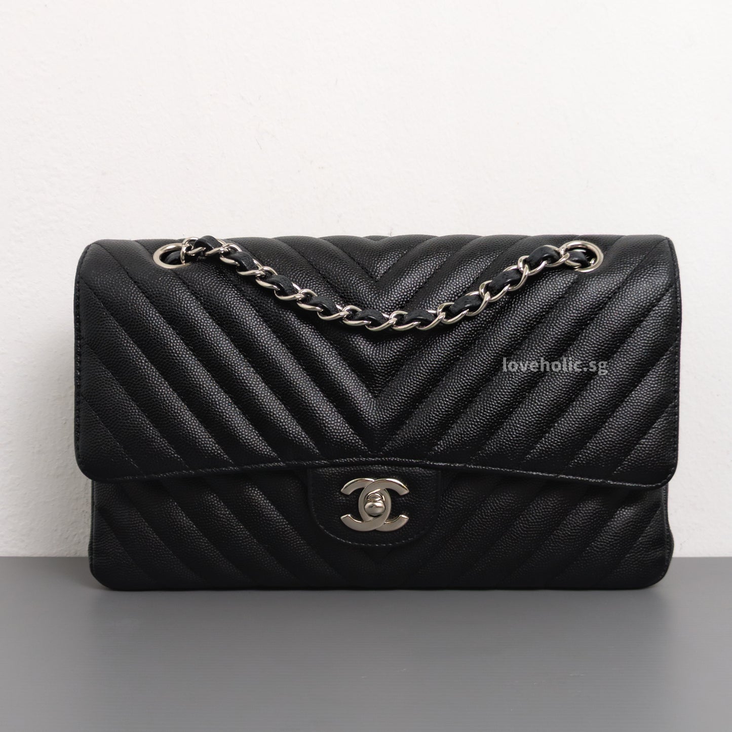 Chanel Classic Flap Chevron Medium | Black Caviar Silver Hardware-front1