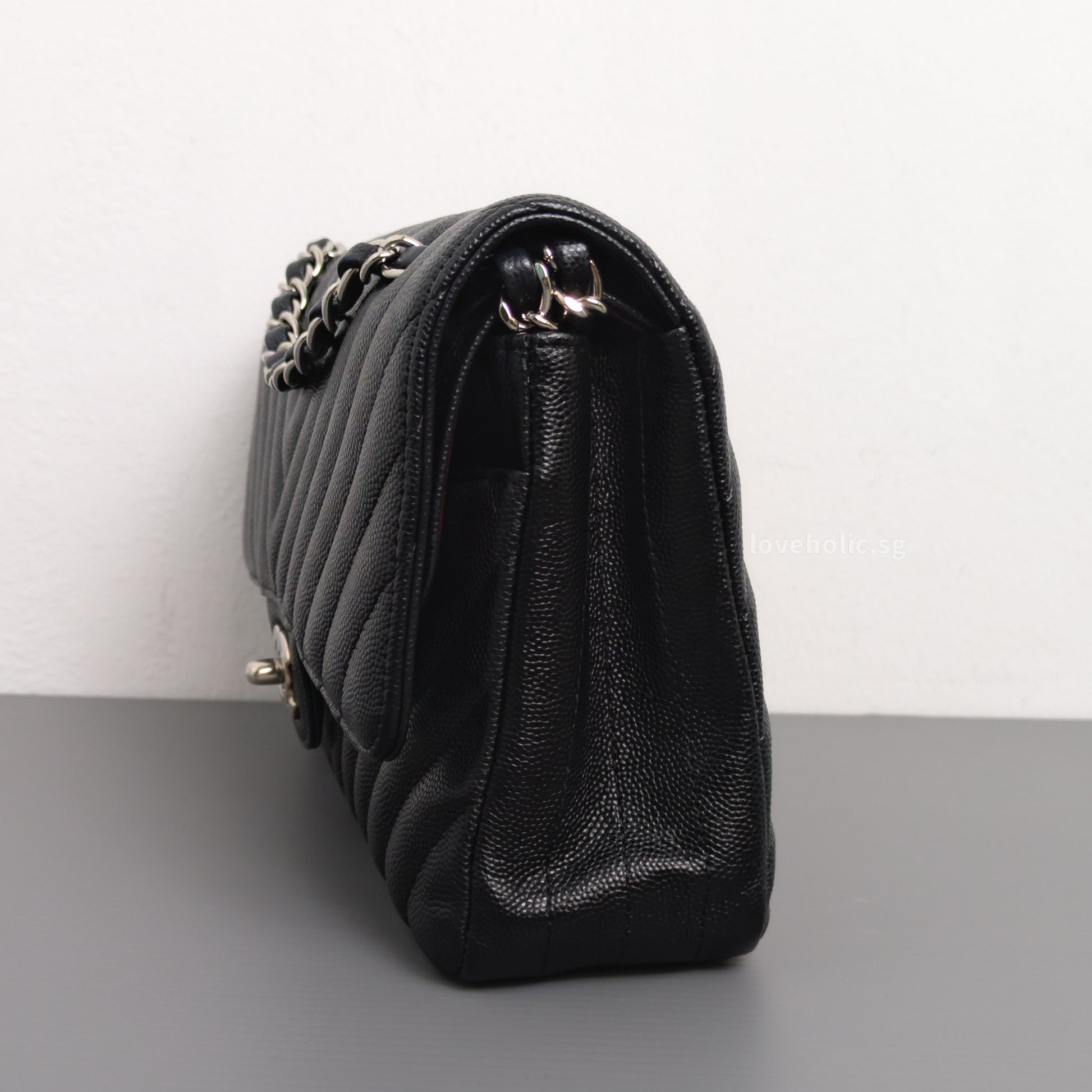 Chanel Classic Flap Chevron Medium | Black Caviar Silver Hardware-side