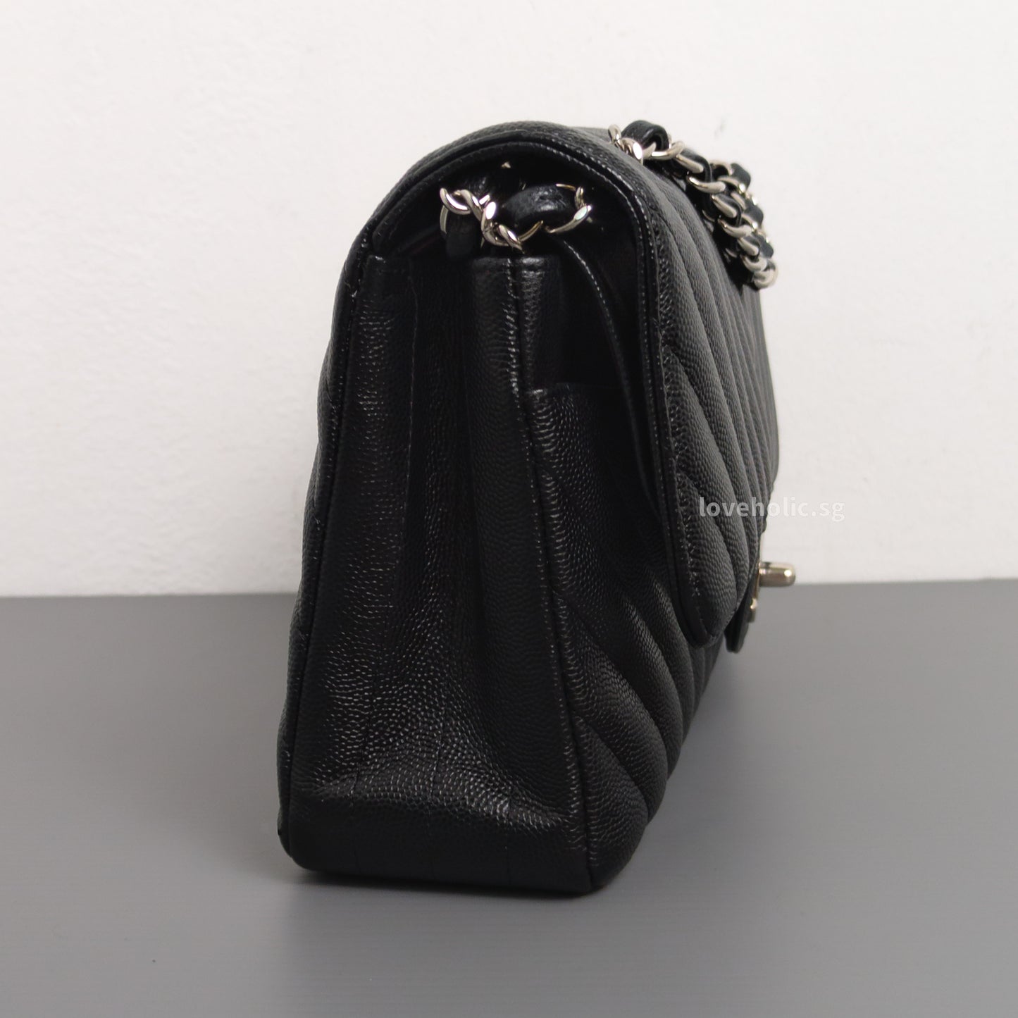 Chanel Classic Flap Chevron Medium | Black Caviar Silver Hardware-details