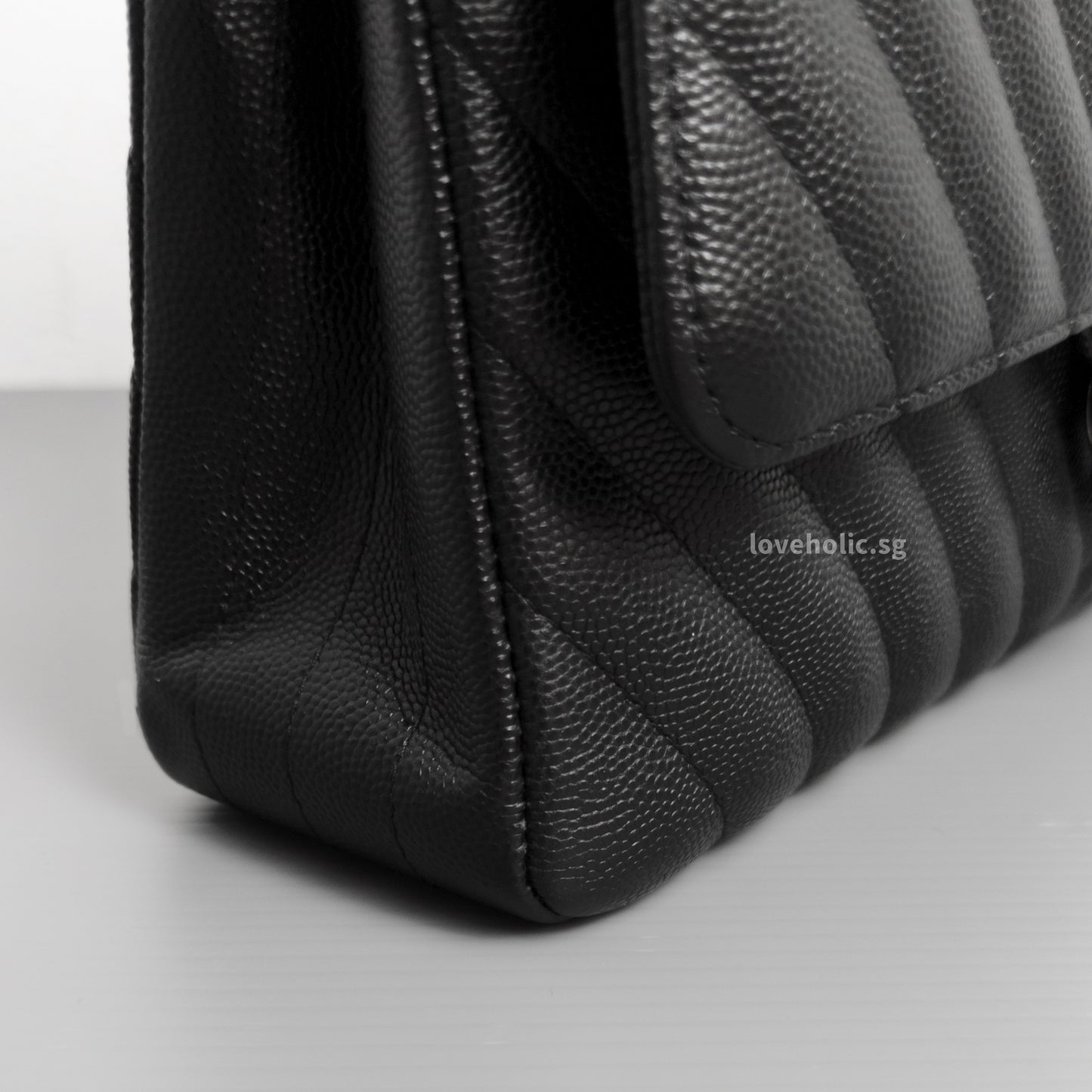 Chanel Classic Flap Chevron Medium | Black Caviar Silver Hardware-details