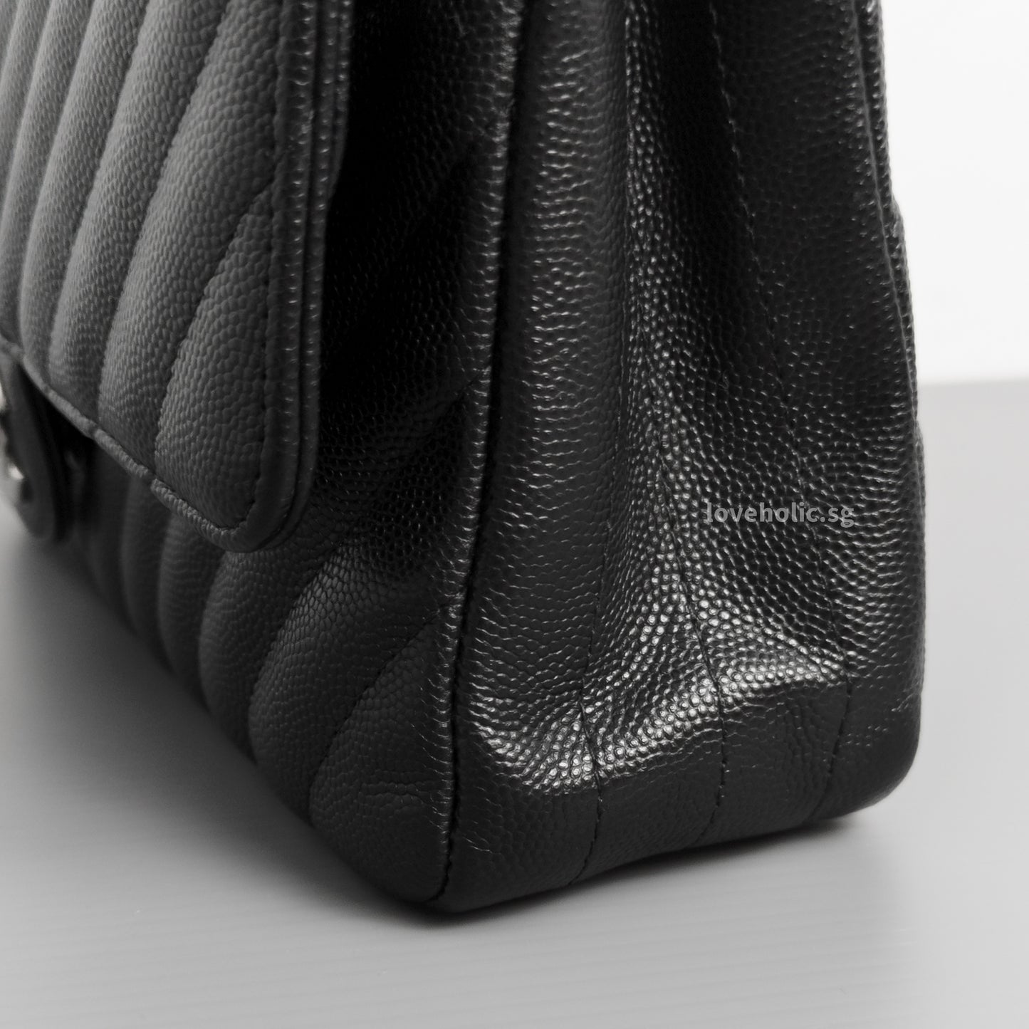 Chanel Classic Flap Chevron Medium | Black Caviar Silver Hardware-details