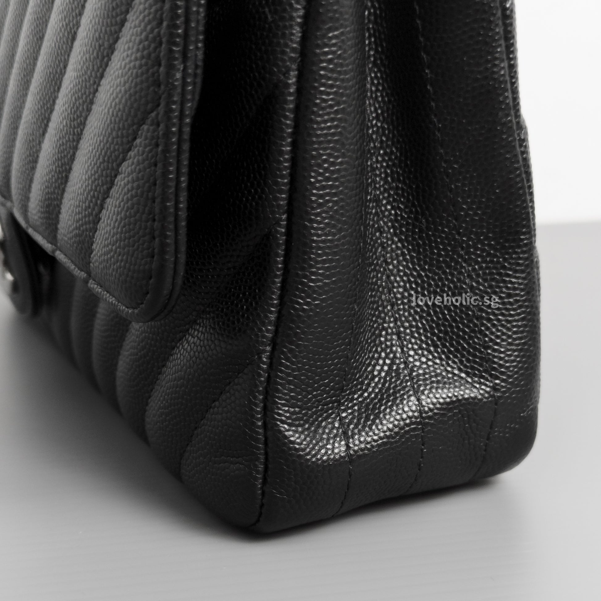 Chanel Classic Flap Chevron Medium | Black Caviar Silver Hardware-details