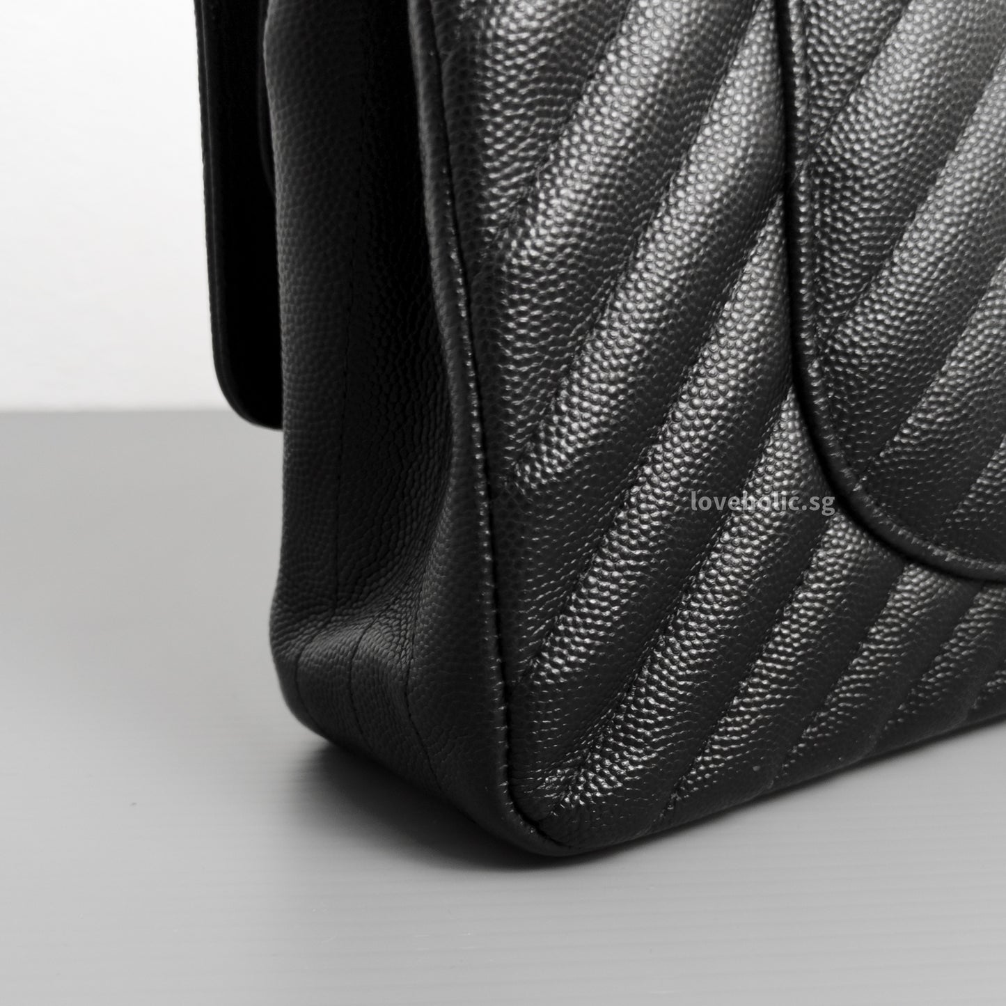 Chanel Classic Flap Chevron Medium | Black Caviar Silver Hardware-details