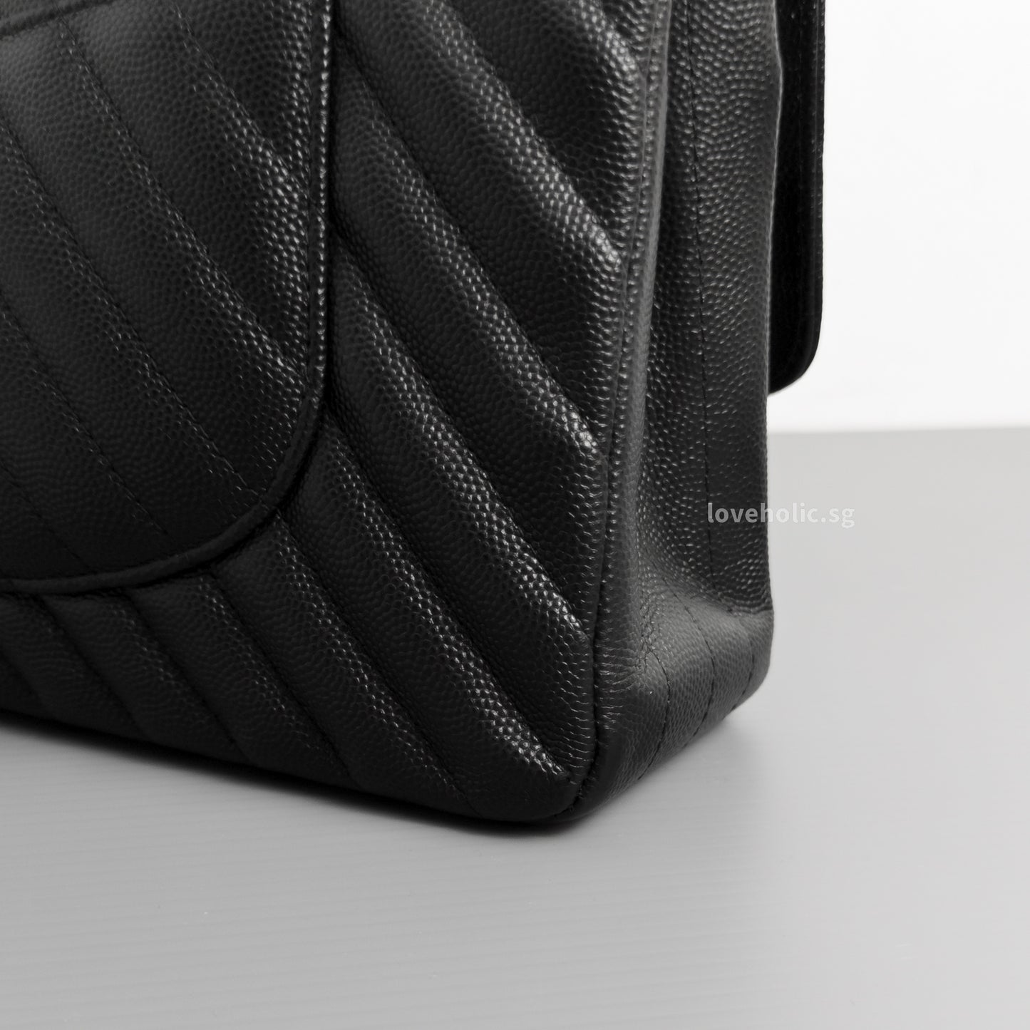 Chanel Classic Flap Chevron Medium | Black Caviar Silver Hardware-details