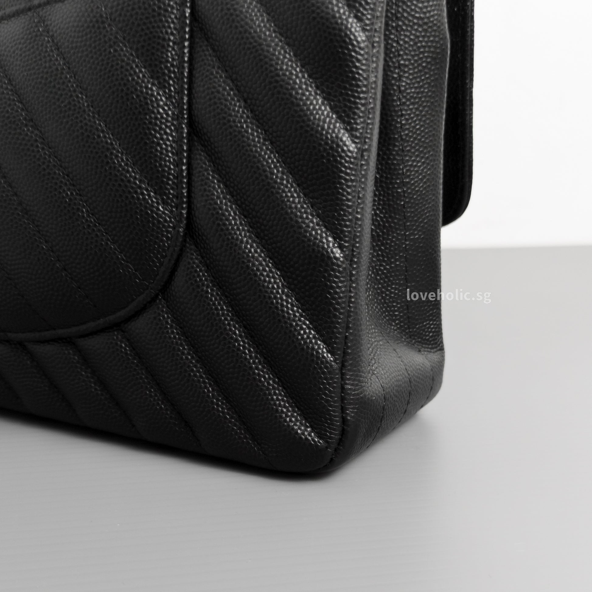 Chanel Classic Flap Chevron Medium | Black Caviar Silver Hardware-details