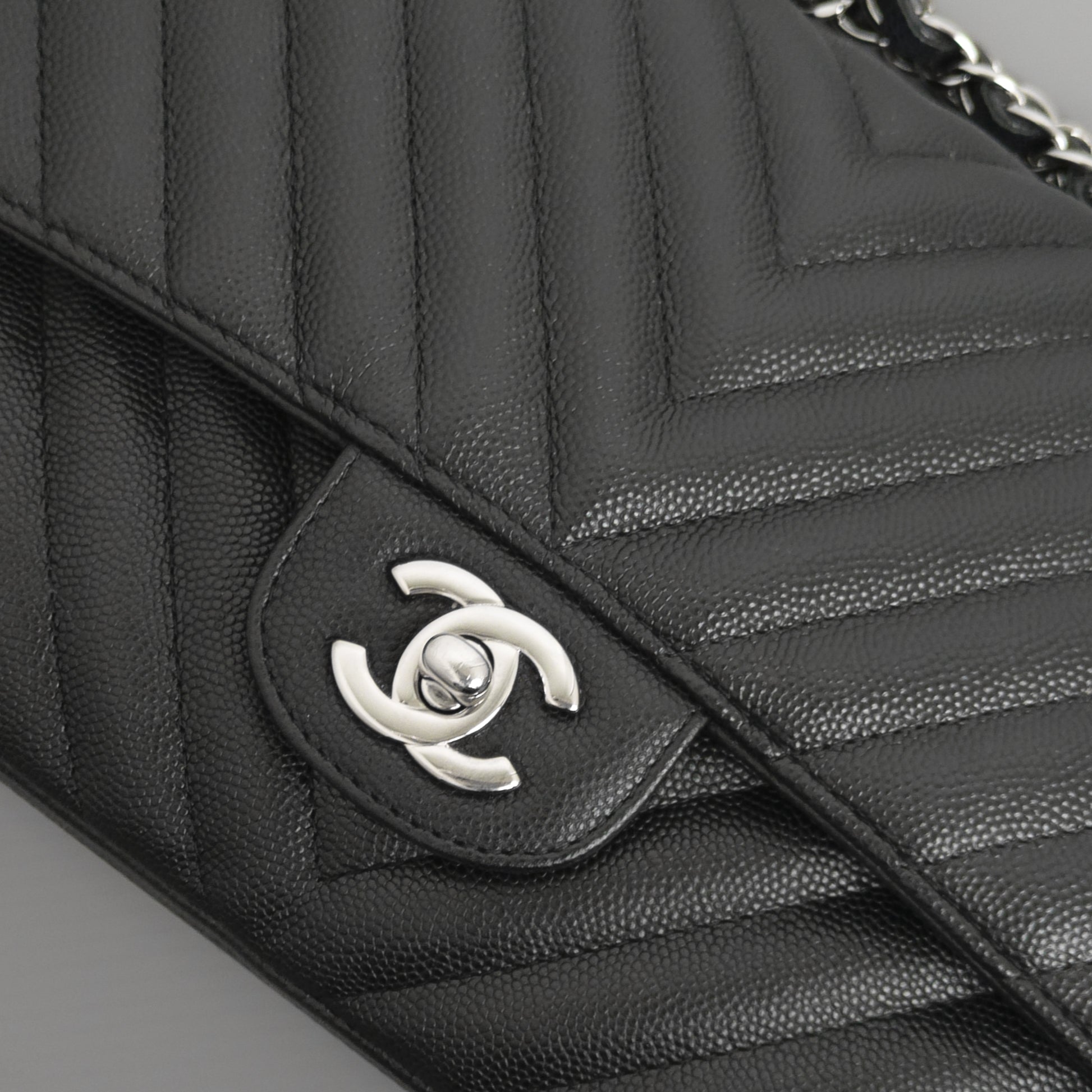 Chanel Classic Flap Chevron Medium | Black Caviar Silver Hardware-details
