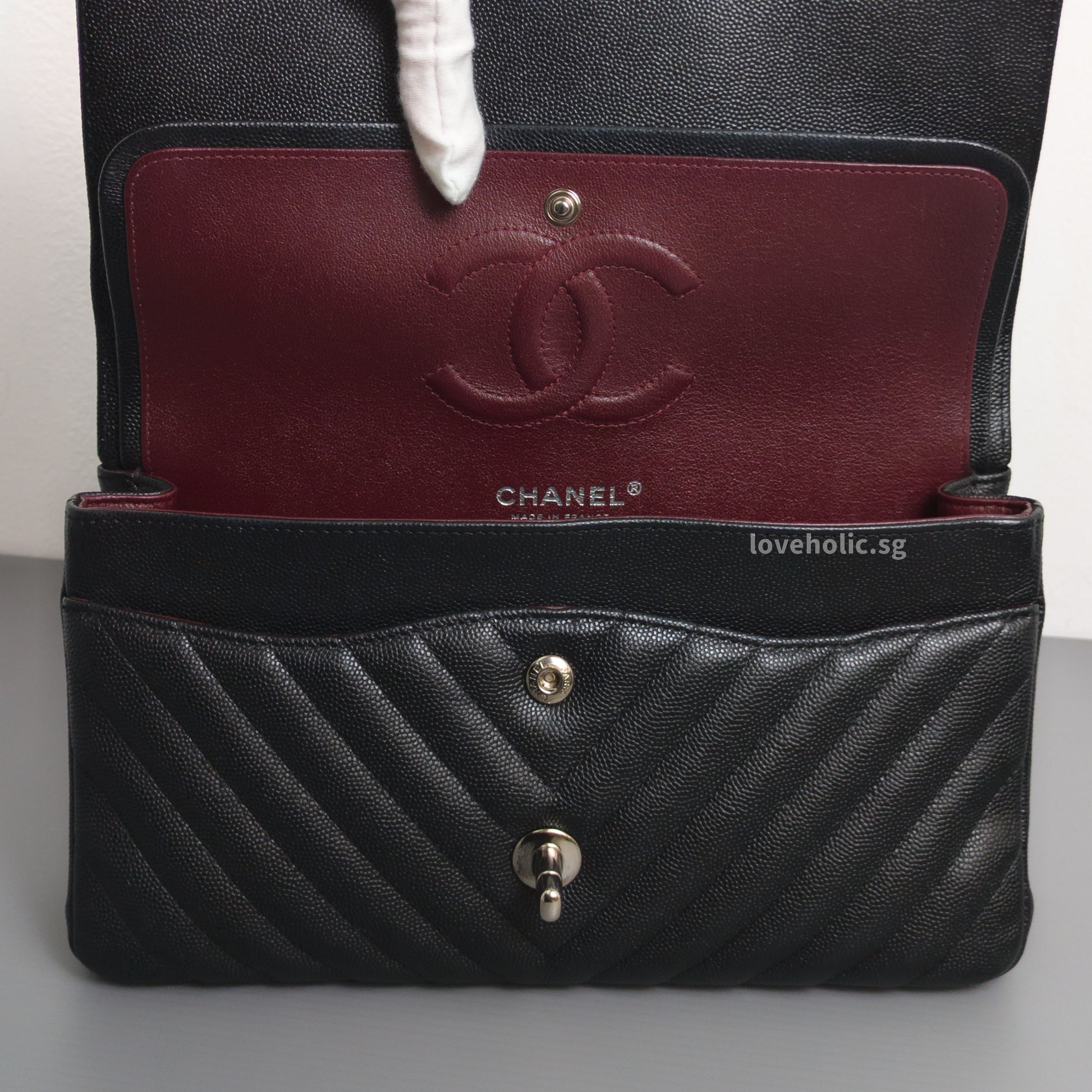 Chanel Classic Flap Chevron Medium | Black Caviar Silver Hardware-details