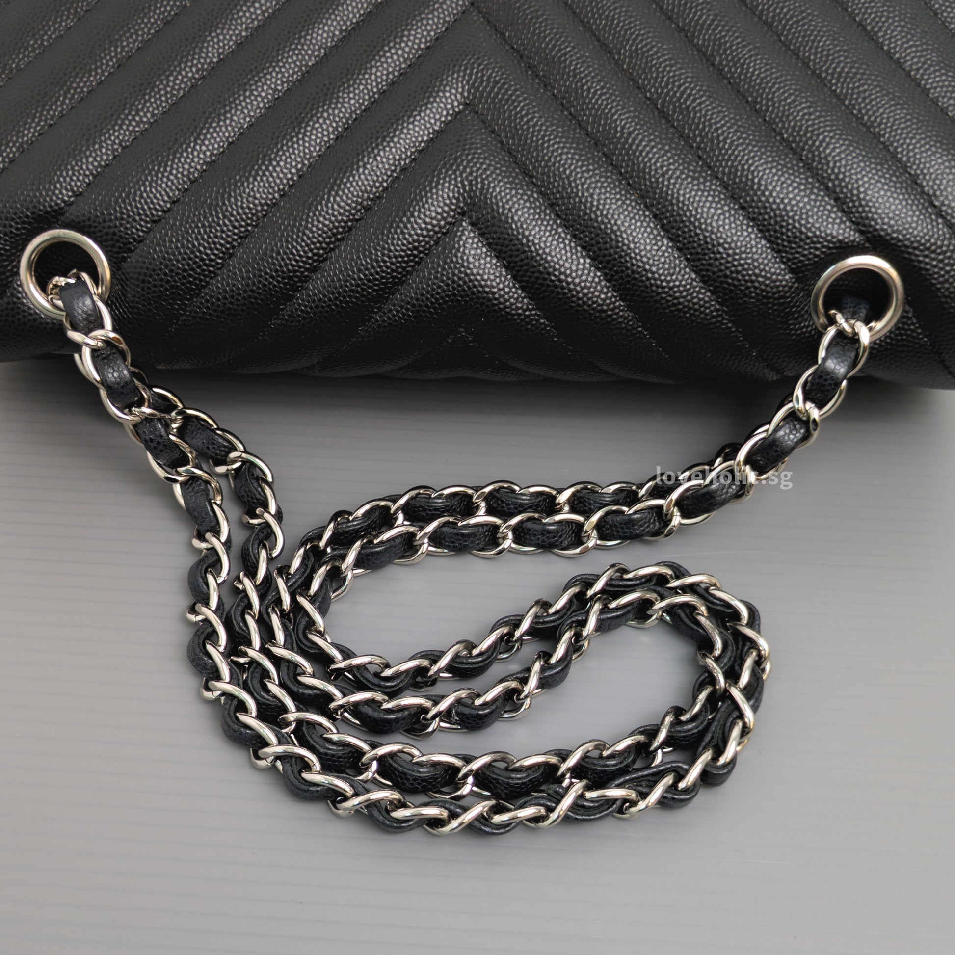Chanel Classic Flap Chevron Medium | Black Caviar Silver Hardware-details