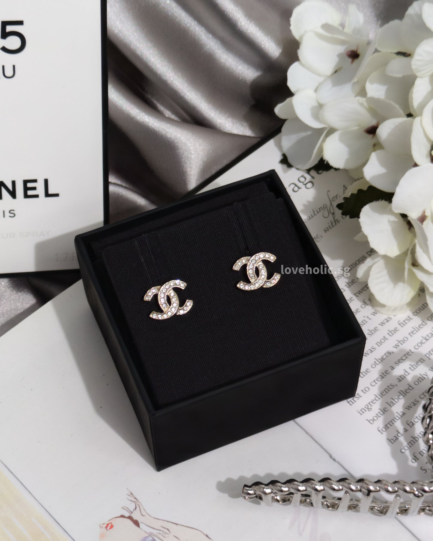 Chanel Earrings CC | Silver Hardware-front