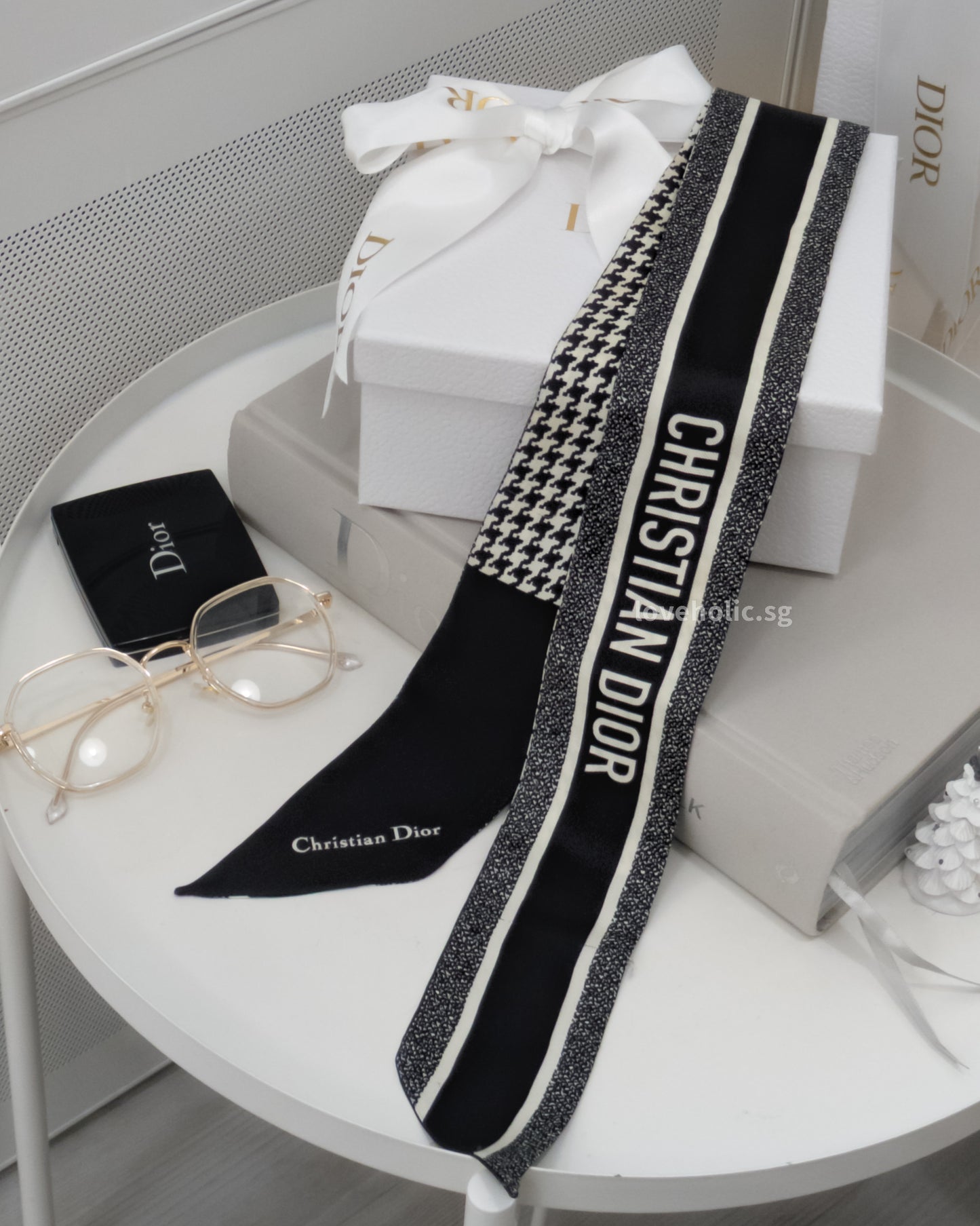 Dior 30 Montaigne Mitzah Scarf | Black and White Silk Twill -front