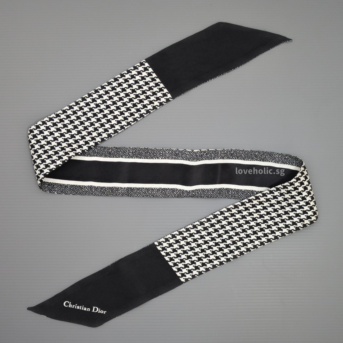 Dior 30 Montaigne Mitzah Scarf | Black and White Silk Twill -front1