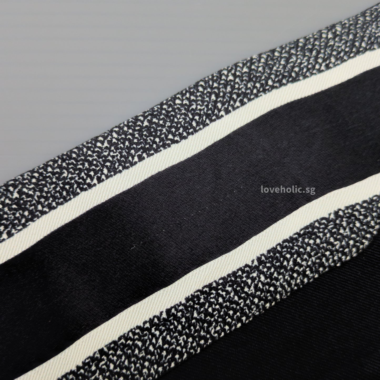 Dior 30 Montaigne Mitzah Scarf | Black and White Silk Twill -side