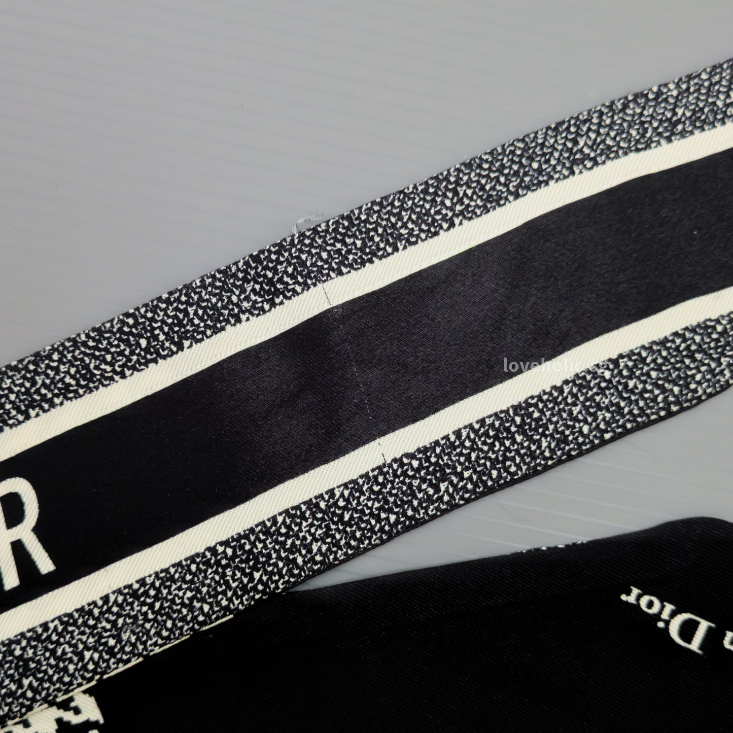 Dior 30 Montaigne Mitzah Scarf | Black and White Silk Twill -details