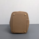 Picotin Lock 18 Biscuit Taurillon Clemence Gold Hardware