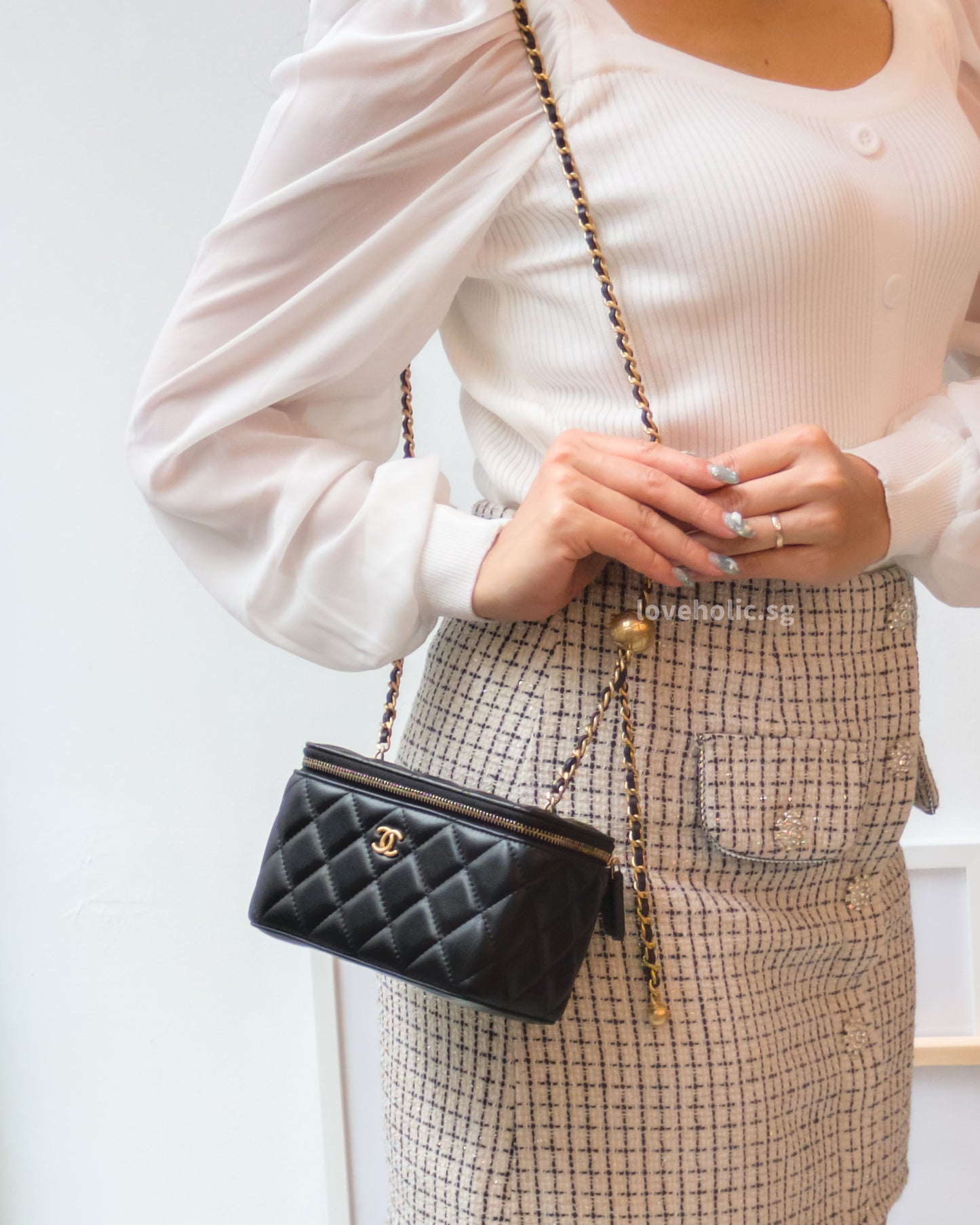 Chanel Pearl Crush Vanity Bag on Chain 22B Black Lambskin Gold Hardware-model