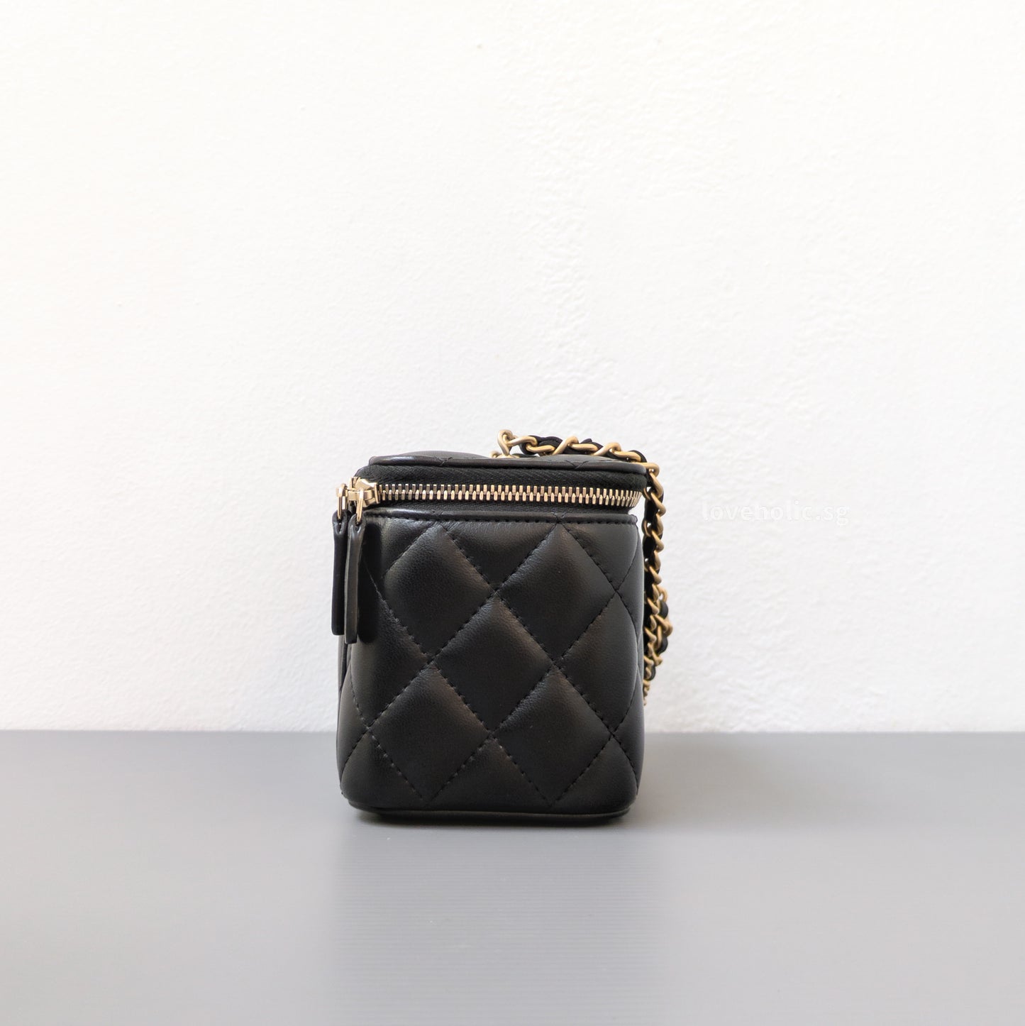 Chanel Pearl Crush Vanity Bag on Chain 22B Black Lambskin Gold Hardware-details