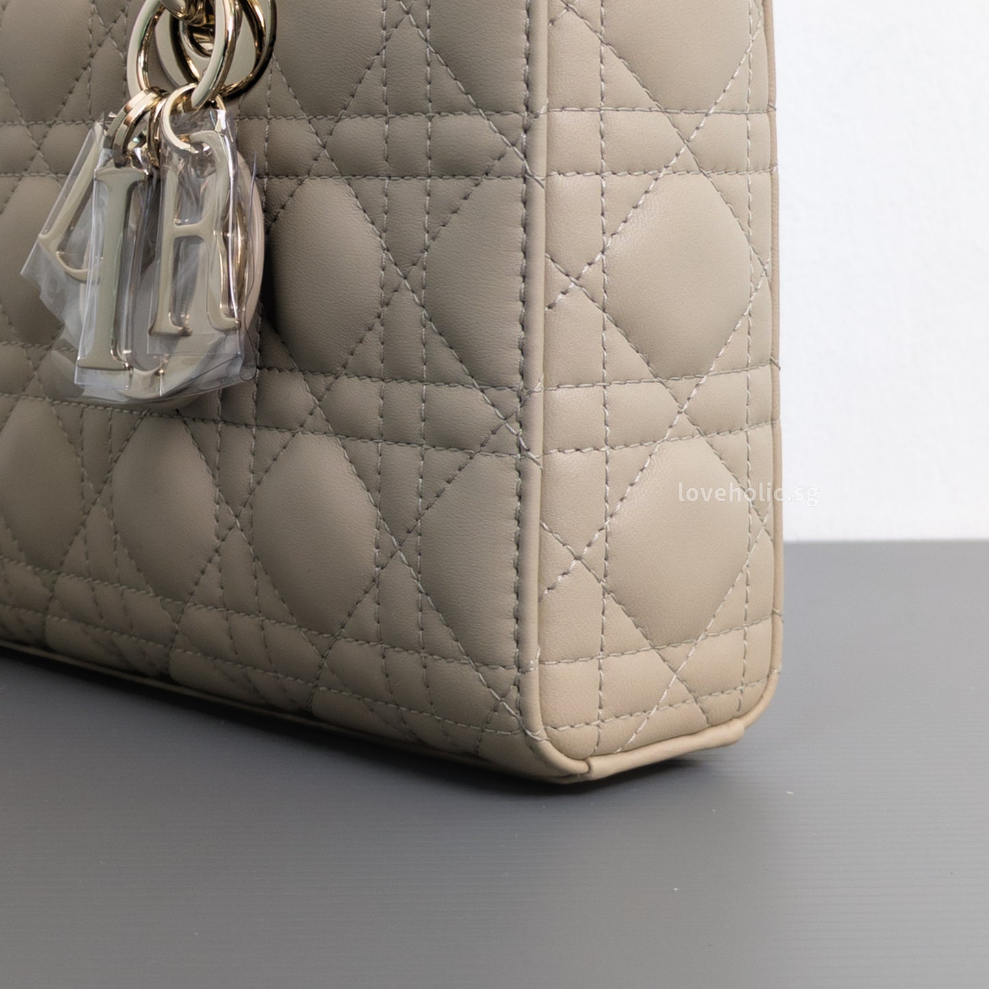 Dior Lady D-Joy Medium | Beige Lambskin Light Gold Hardware-details