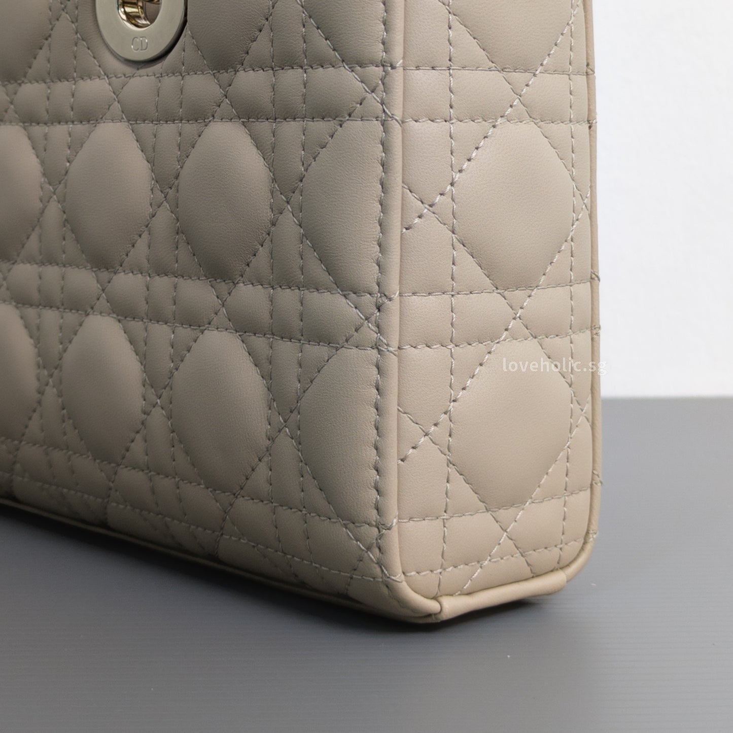 Dior Lady D-Joy Medium | Beige Lambskin Light Gold Hardware-details