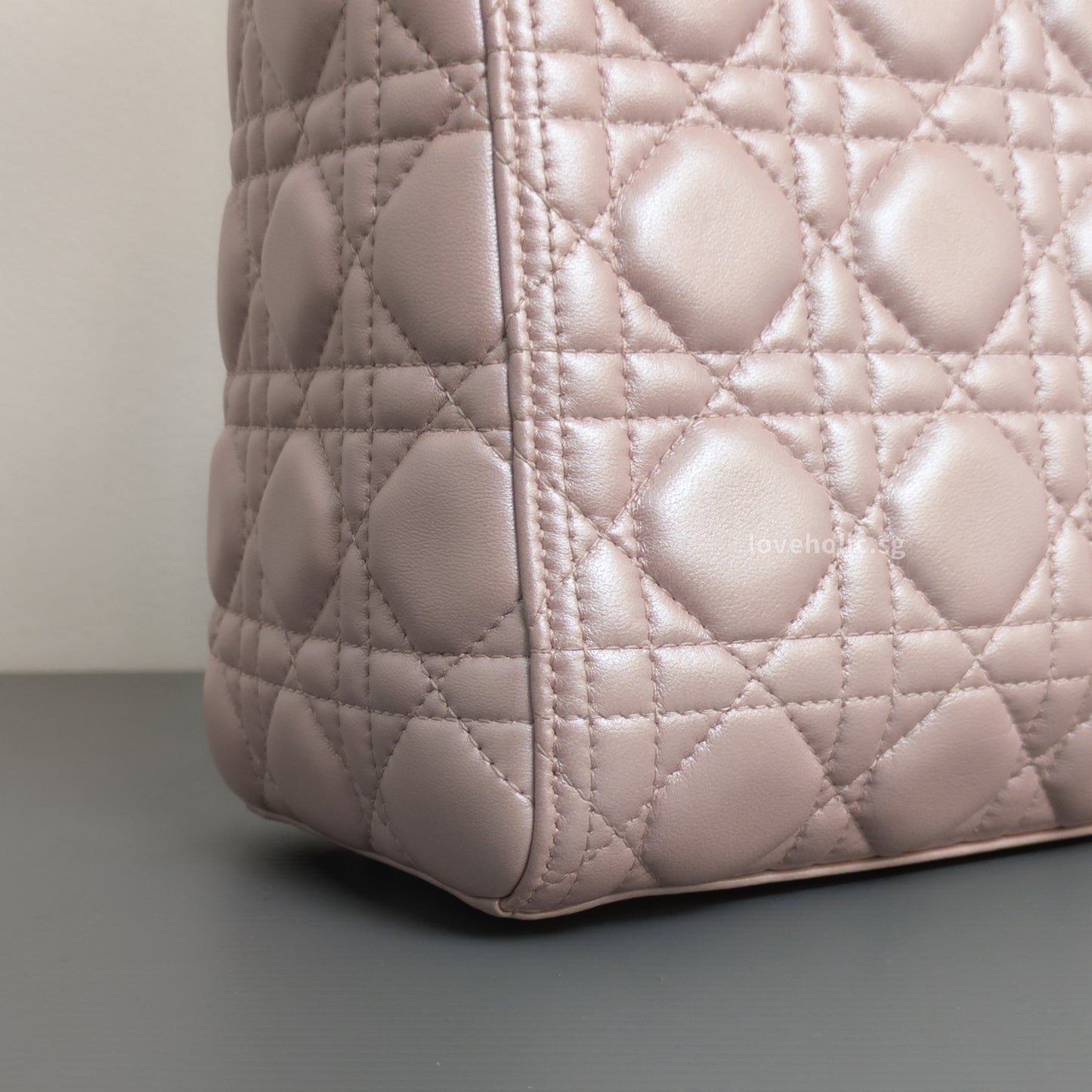 Dior Lady Dior Medium | Pearlescent Lotus Pink Lambskin Light Gold Hardware-details