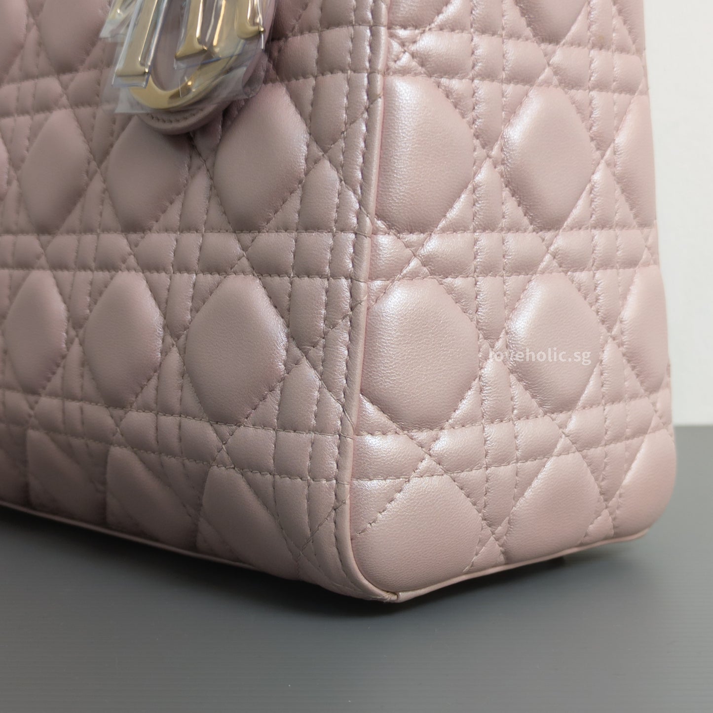 Dior Lady Dior Medium | Pearlescent Lotus Pink Lambskin Light Gold Hardware-details