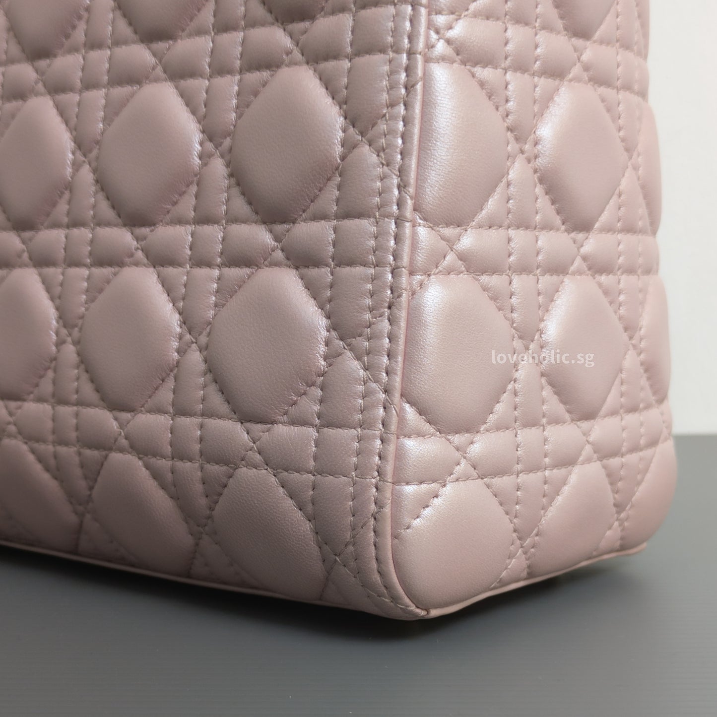 Dior Lady Dior Medium | Pearlescent Lotus Pink Lambskin Light Gold Hardware-details