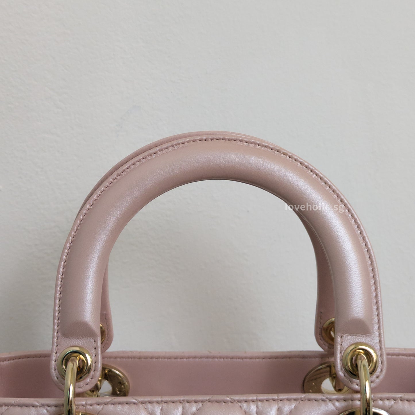 Dior Lady Dior Medium | Pearlescent Lotus Pink Lambskin Light Gold Hardware-details