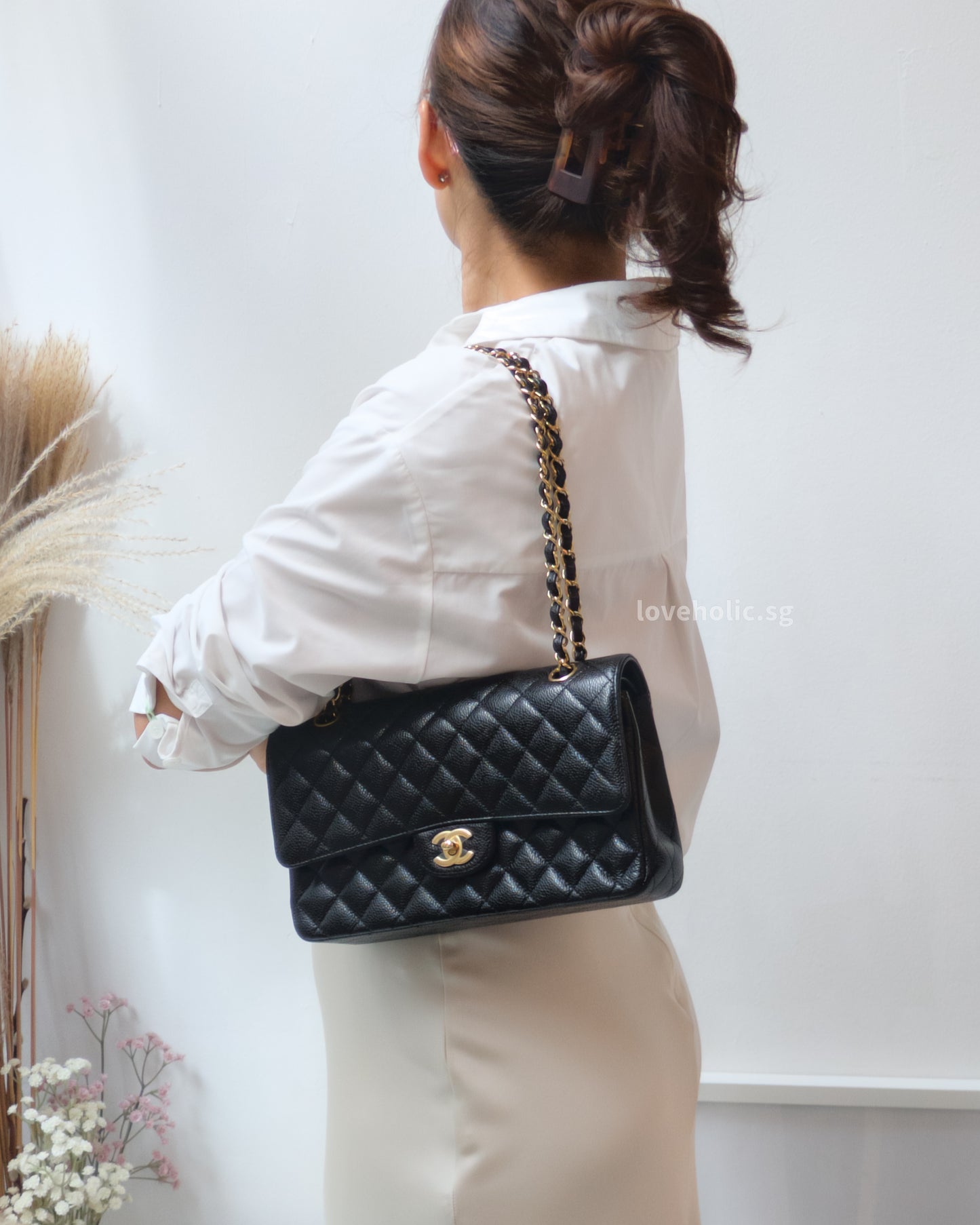Chanel Classic Flap Medium | Black Caviar Gold Hardware-model