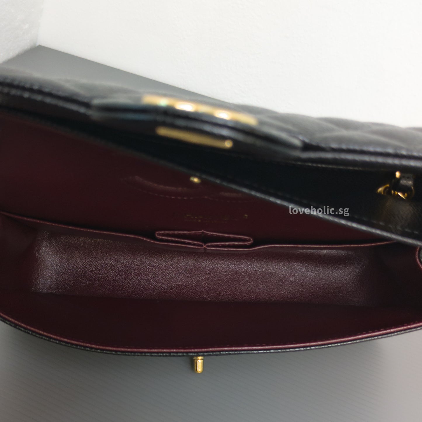 Chanel Classic Flap Medium | Black Caviar Gold Hardware-details