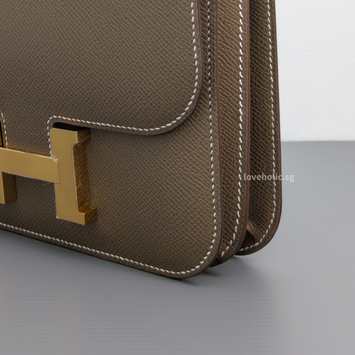 Hermes Constance 18 Mini | Etoupe Epsom Gold Hardware-details