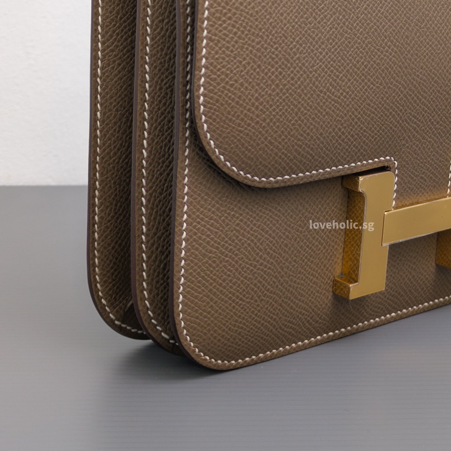 Hermes Constance 18 Mini | Etoupe Epsom Gold Hardware-details