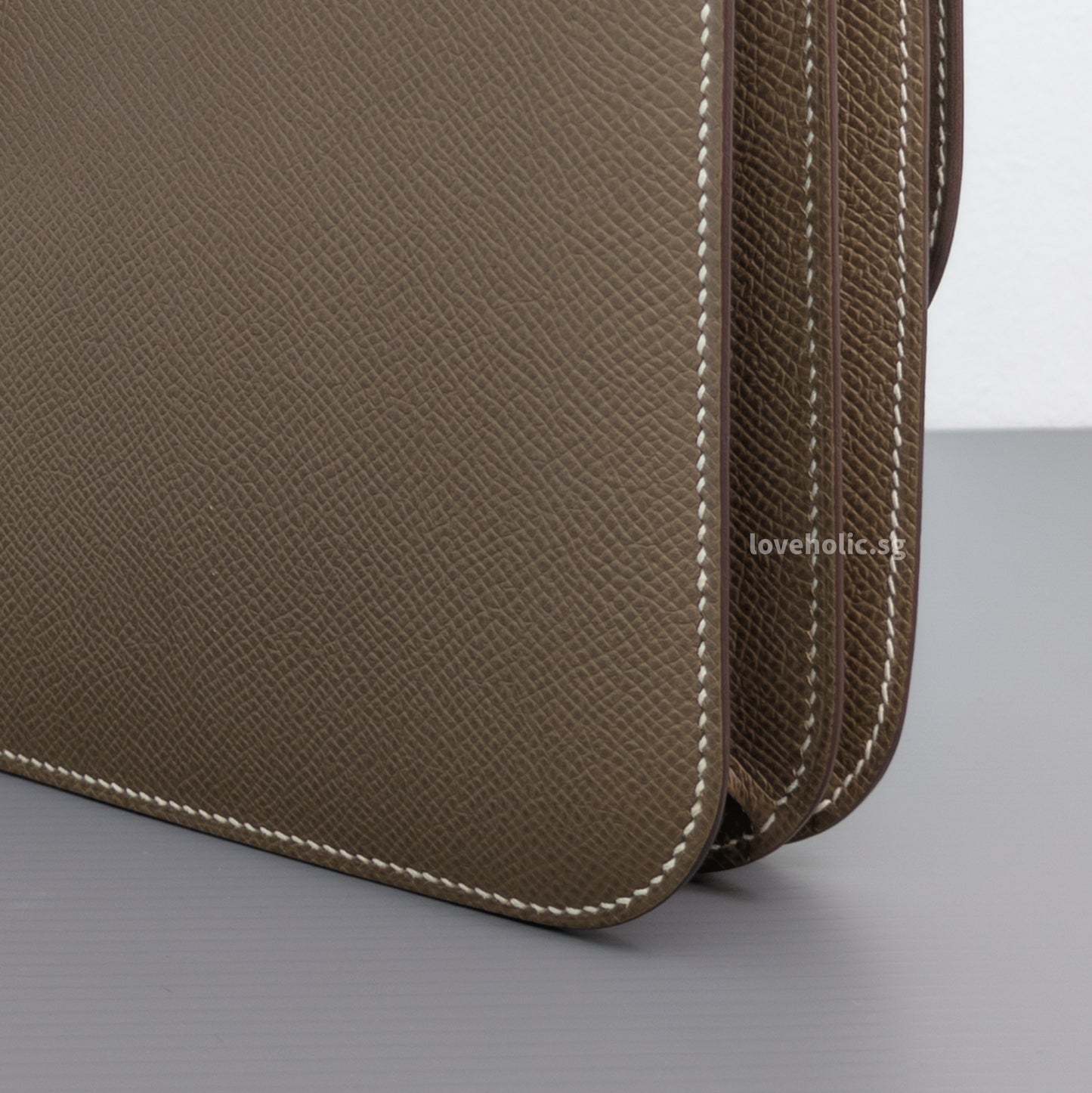 Hermes Constance 18 Mini | Etoupe Epsom Gold Hardware-details