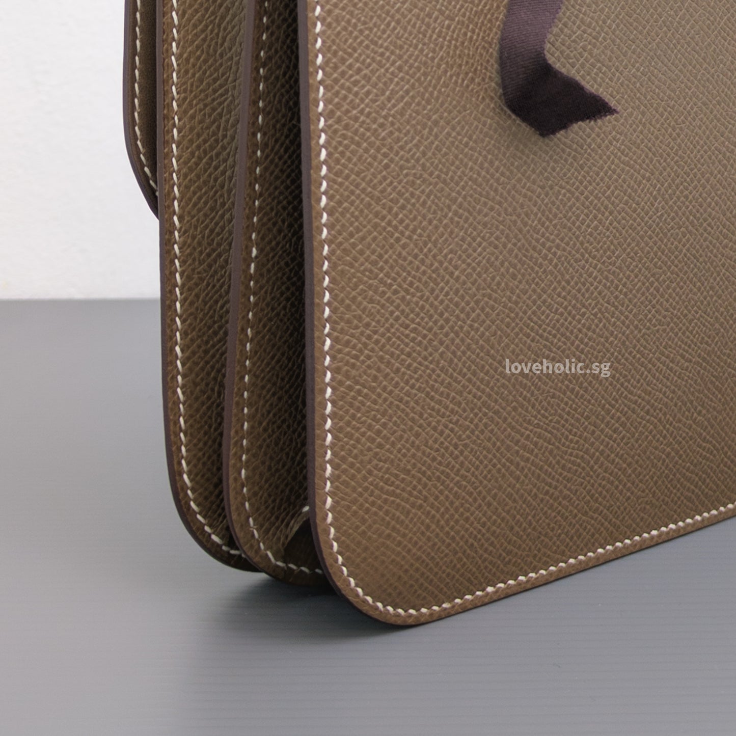 Hermes Constance 18 Mini | Etoupe Epsom Gold Hardware-details