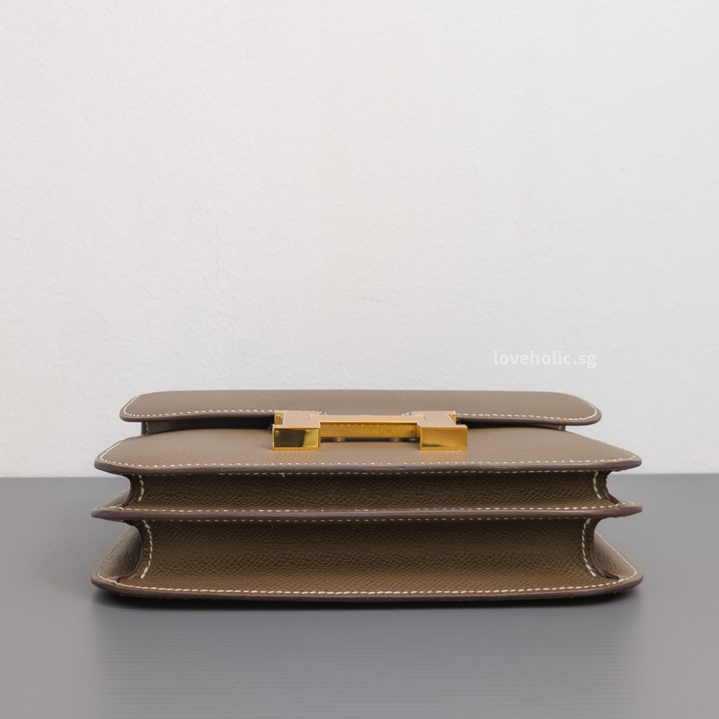 Hermes Constance 18 Mini | Etoupe Epsom Gold Hardware-details