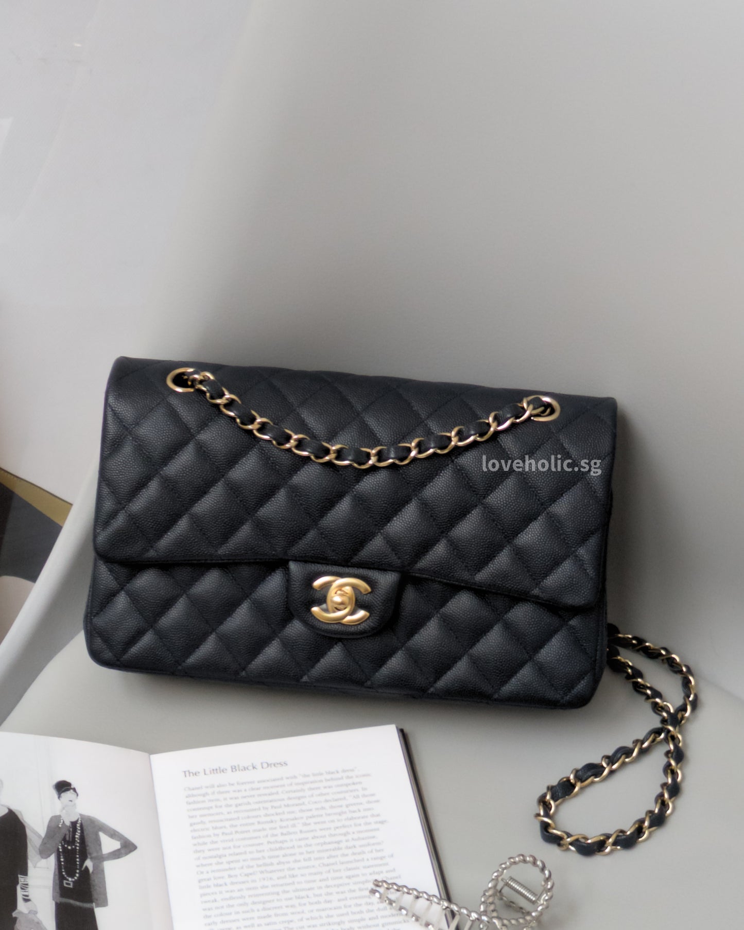 Chanel Classic Flap Medium | Midnight Blue Caviar Light Gold Hardware-front