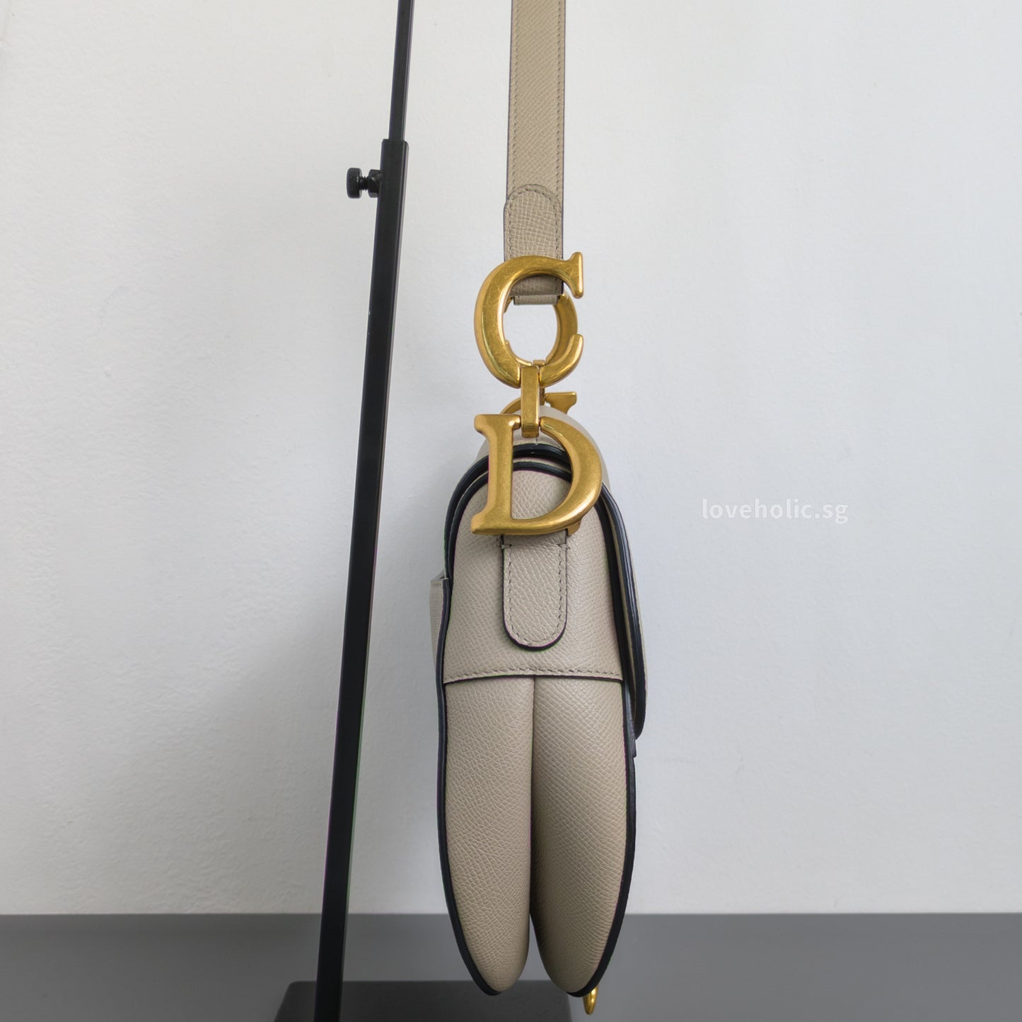 Dior Saddle Beige Grained Calfskin Brushed Gold Hardware-details