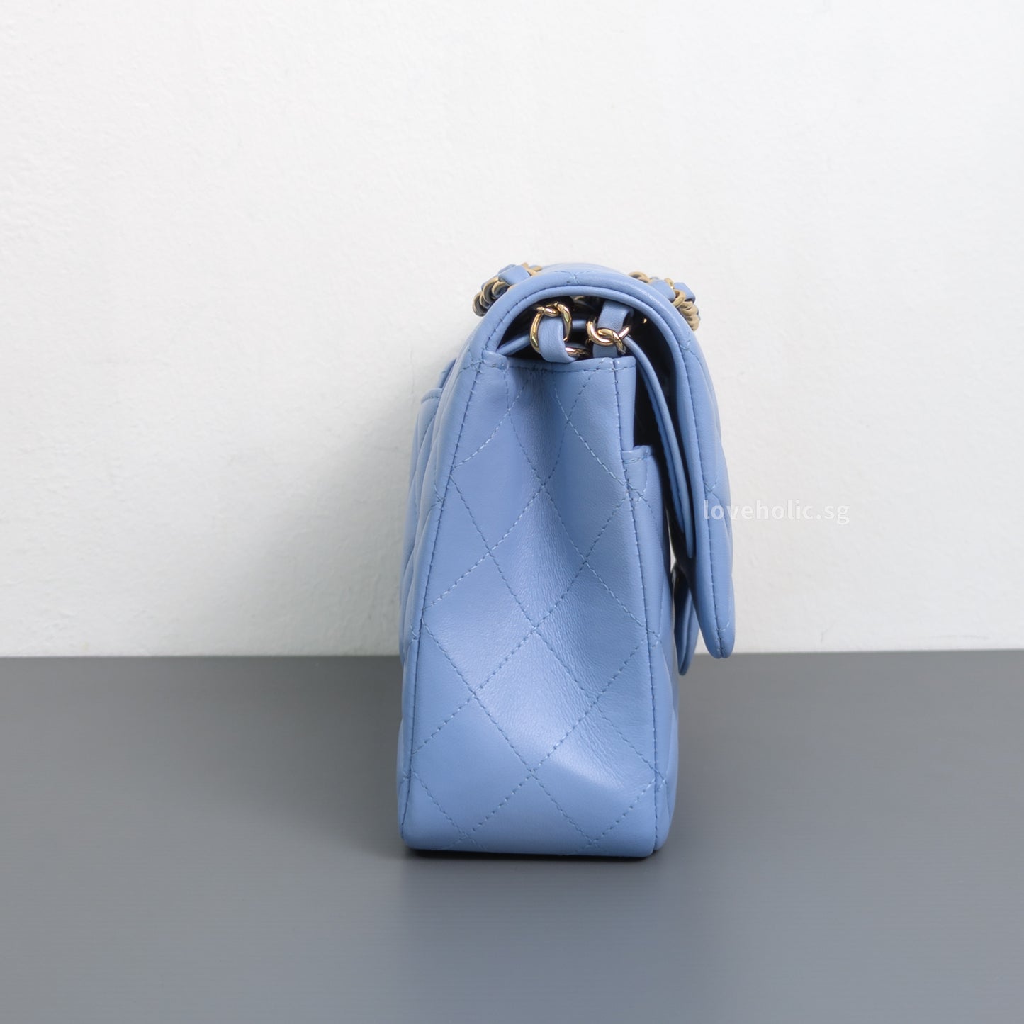 Chanel Classic Flap Medium | 21C Sky Blue Lambskin Light Gold Hardware-side