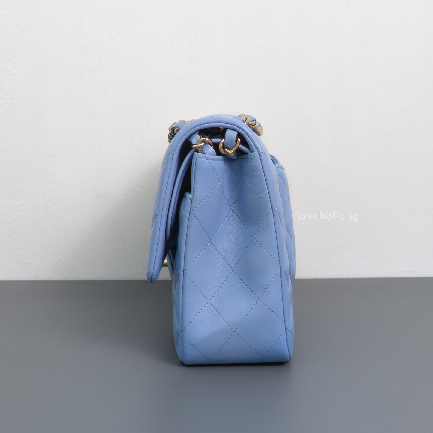 Chanel Classic Flap Medium | 21C Sky Blue Lambskin Light Gold Hardware-details